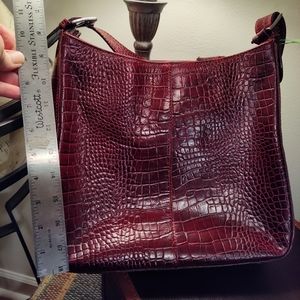 Elegant Crocodile-Embossed Burgundy Bag